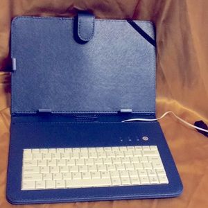 Tablet Cover w/stand & keyboard! Magnetic Closured.  Measures @ 7 x 11  NWT!